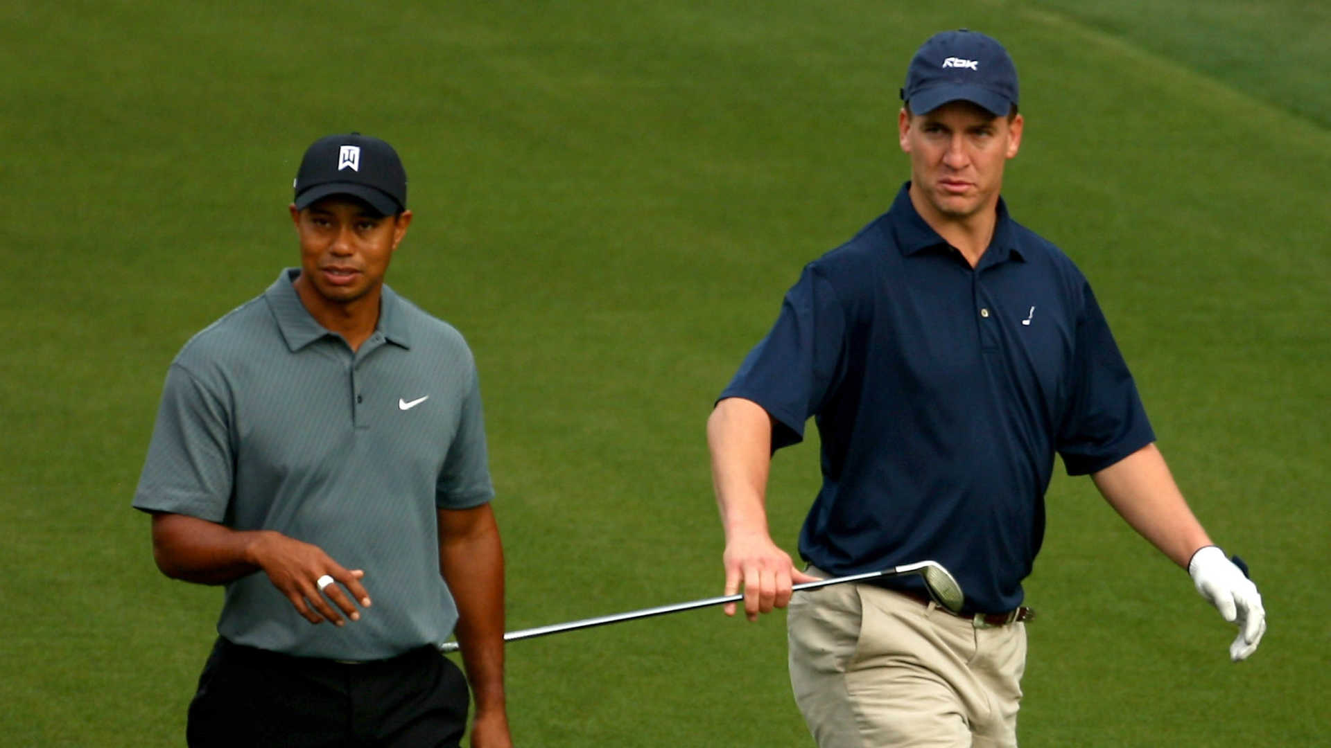 http://images.performgroup.com/di/library/omnisport/9a/6d/tiger-woods-and-peyton-manning-at-quail-hollow_xk0buh7qnqw81oa7hkp9af0rv.jpg