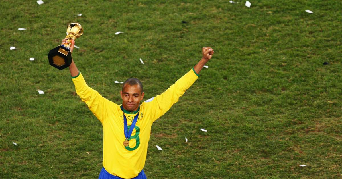World Cup winner Gilberto Silva confirms retirement