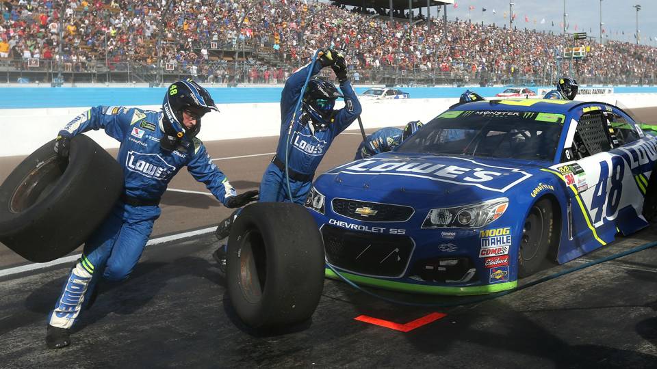 nascar changes pit crew rules and at track roster limits for 2018 nascar pit stop