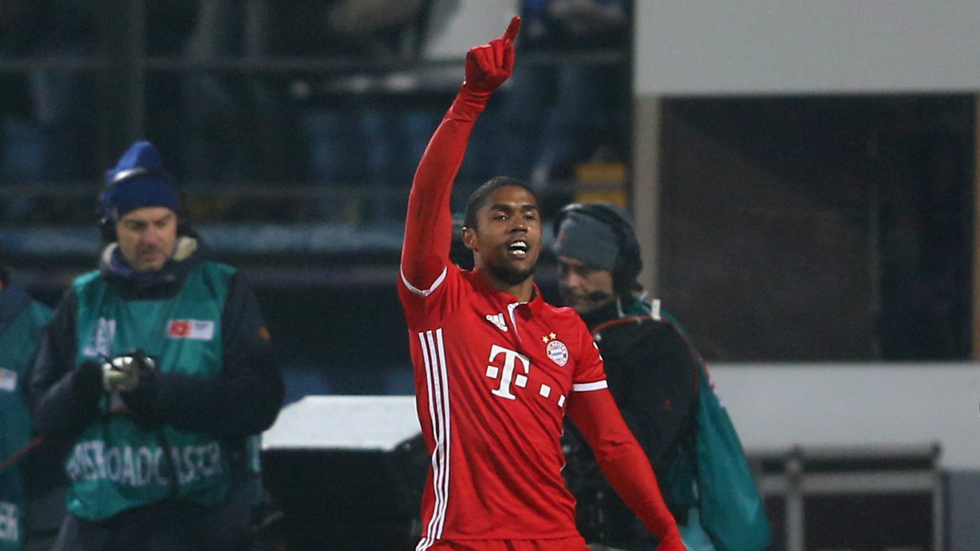 Douglas Costa eager to work with Higuain with Juventus