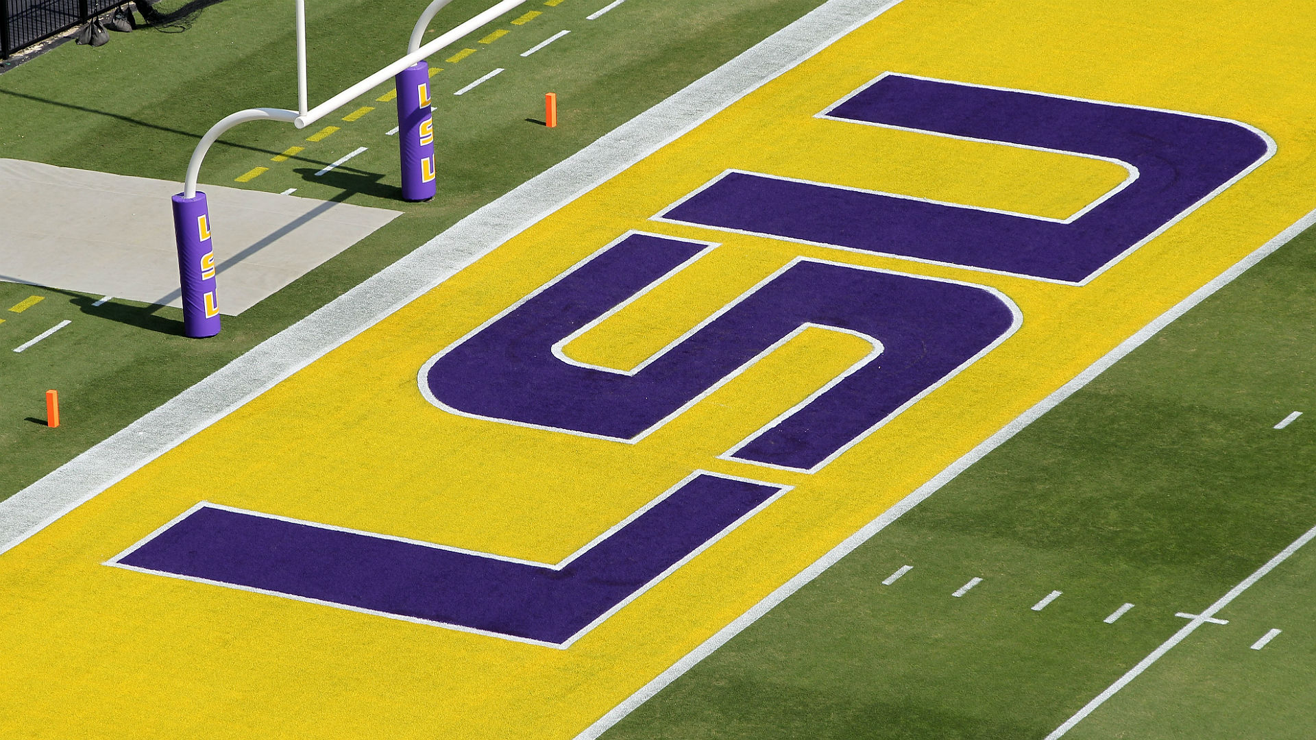 Two LSU football players reportedly questioned, released after shooting