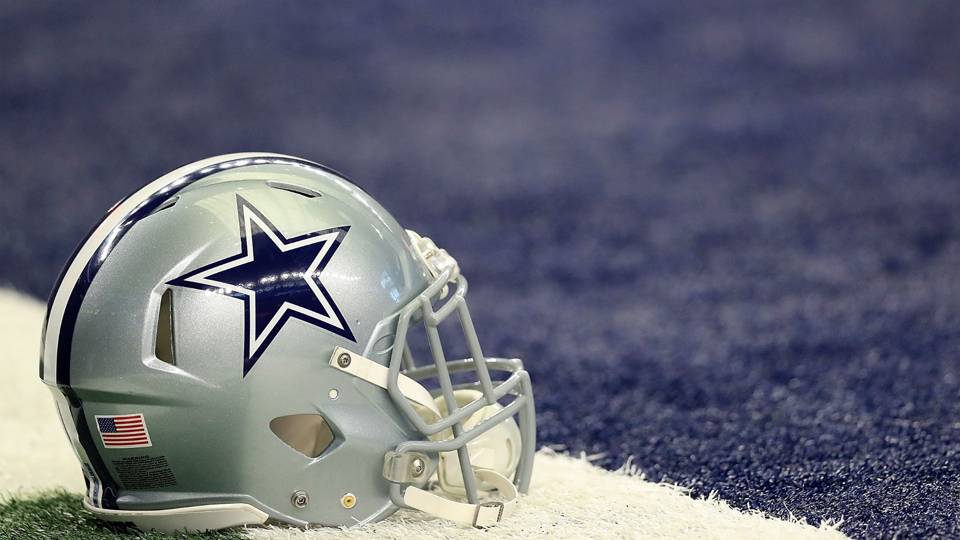 cowboys-helmet-021018-getty-ftr