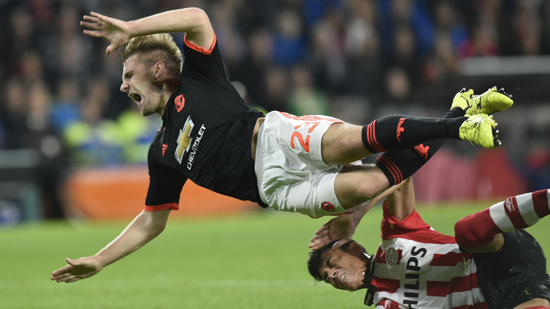  Luke Shaw is injured and in pain after a tackle during a soccer match.