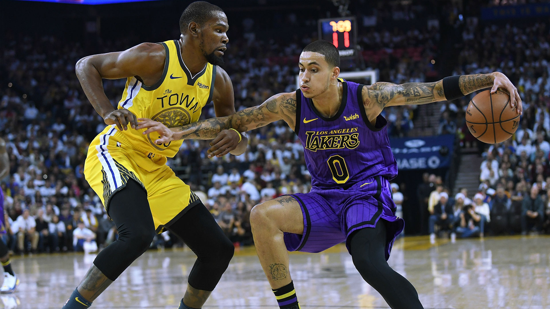 NBA wrap: Lakers rout Warriors despite LeBron James exiting in third quarter with injury