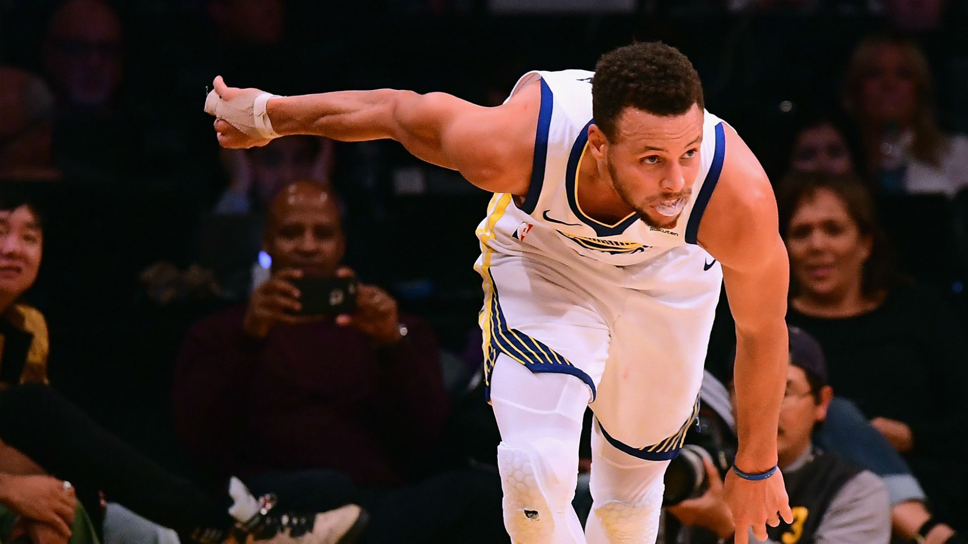 NBA wrap: Stephen Curry electrifies in return; leads Warriors past Grizzlies
