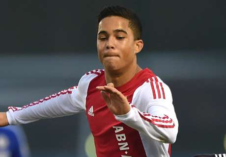 Kluivert follows in father's footsteps