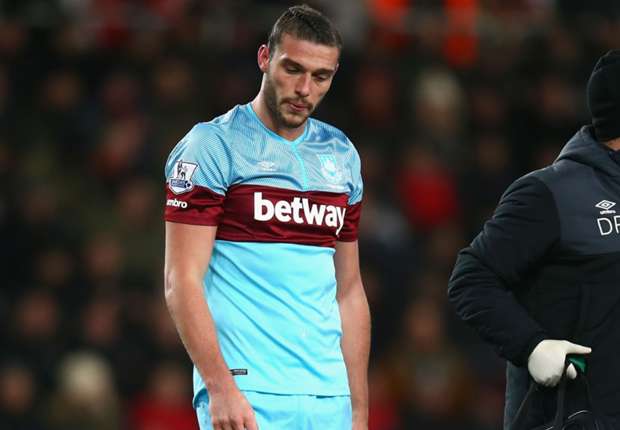 West Ham striker Carroll out for a month