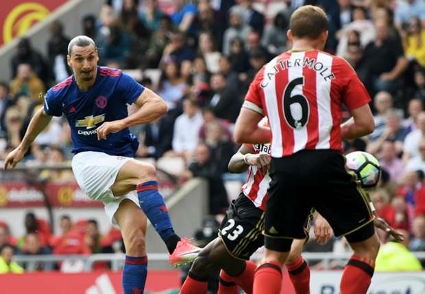 Zlatan Ibrahimovic scores for Manchester United against Sunderland
