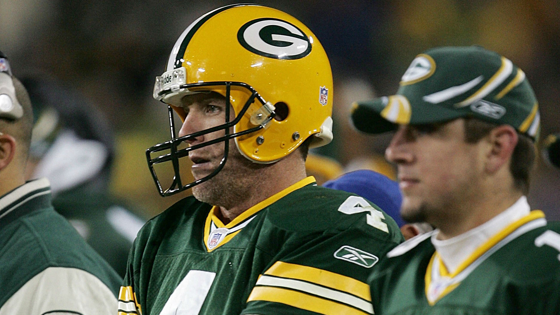 Brett Favre (izq) y Aaron Rodgers