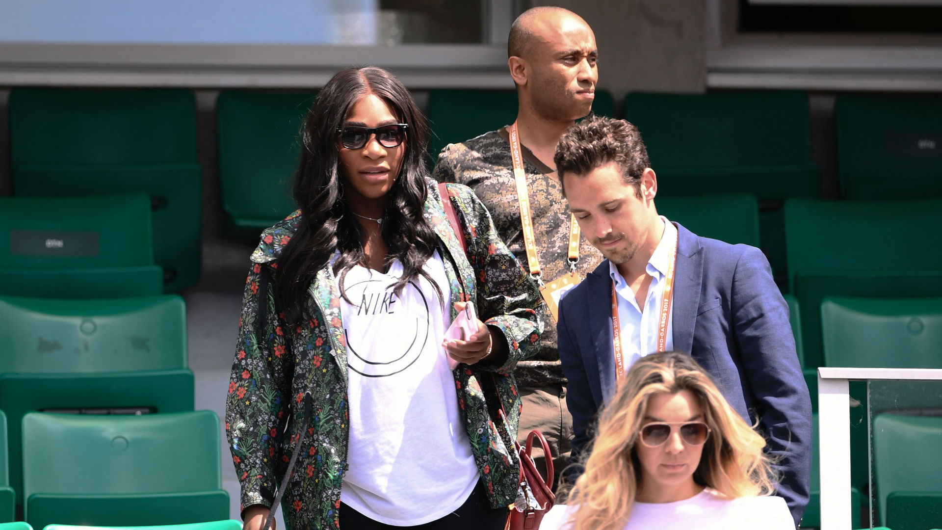 French Open 2017: Serena Williams cheers on Venus in Paris - Sporting News