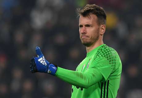 Valencia snap up goalkeeper Neto
