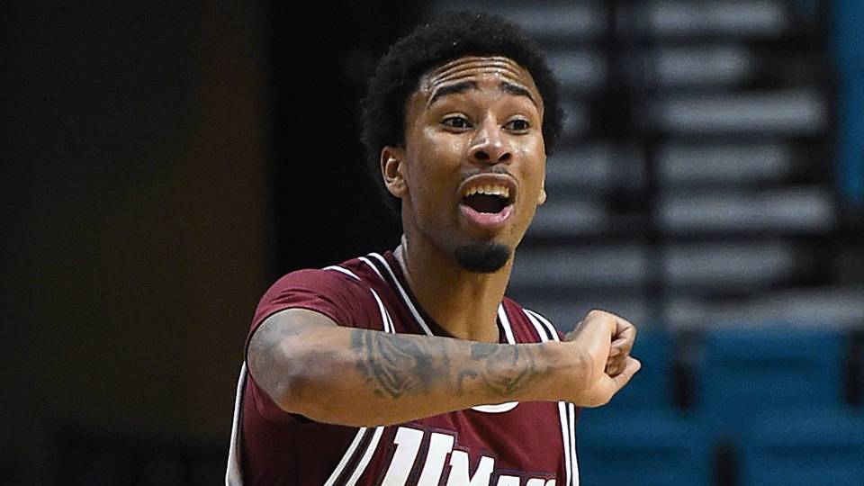 UMass guard Trey Davis says mom canceling his phone plan inspired 40