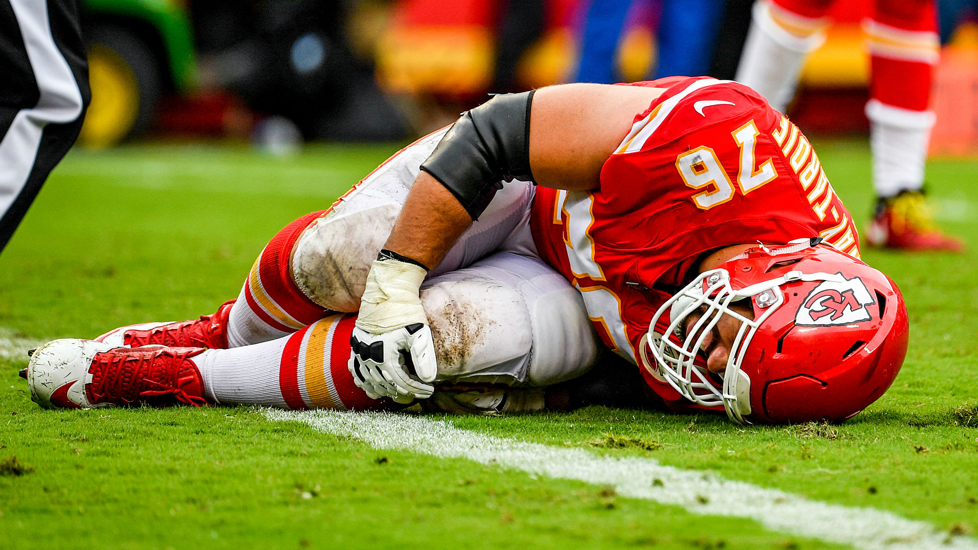 Chiefs guard Laurent Duvernay-Tardif fractures leg, out several weeks