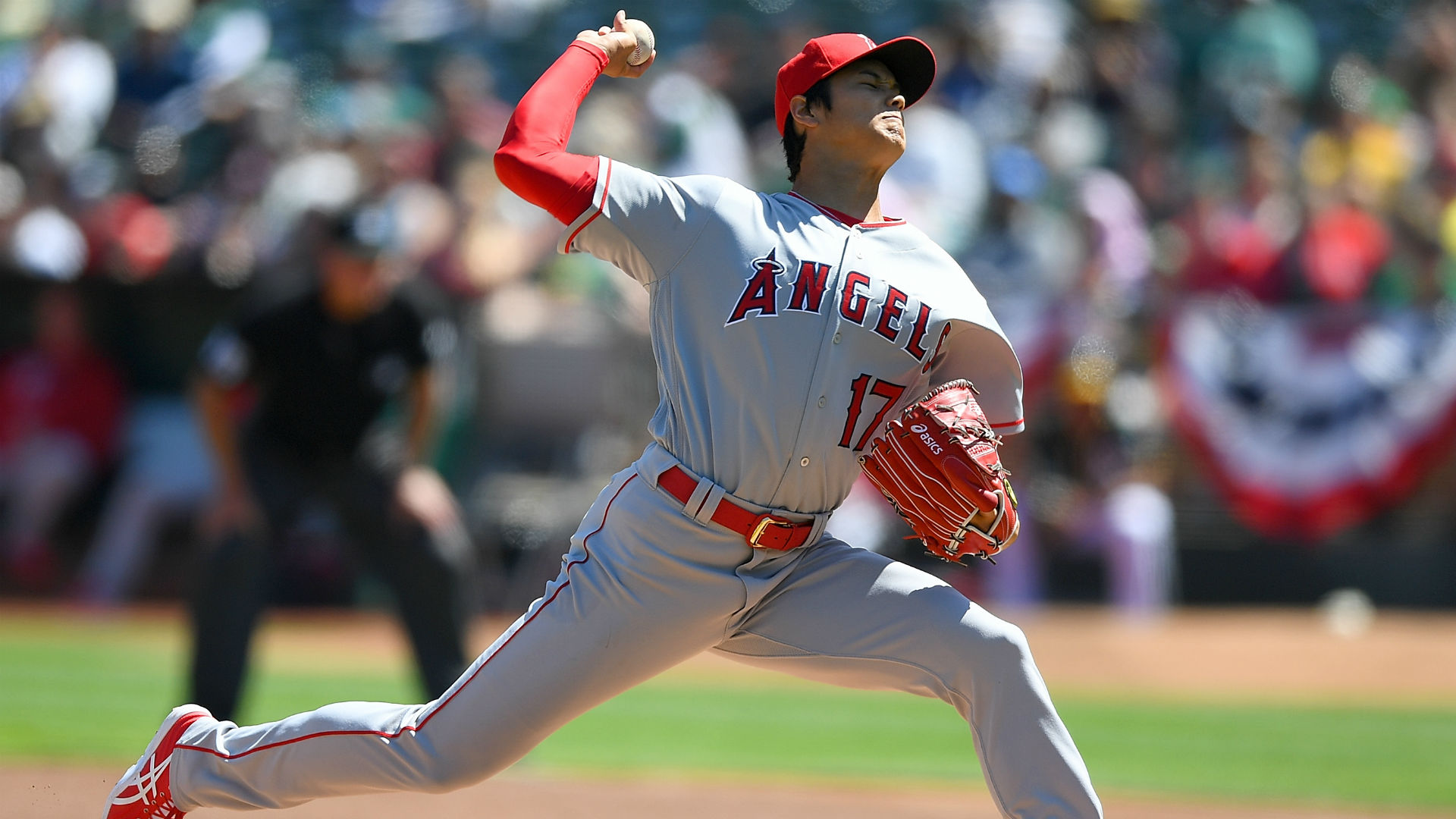 Angels' Shohei Ohtani works around early mistake in solid MLB pitching