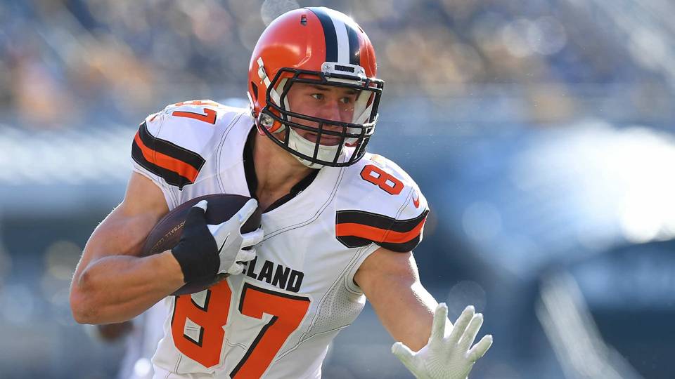 Wife Of Browns Tight End Seth DeValve Says Hes Not A White Savior Wife Of Browns Tight End Seth DeValve Says Hes Not A White Savior