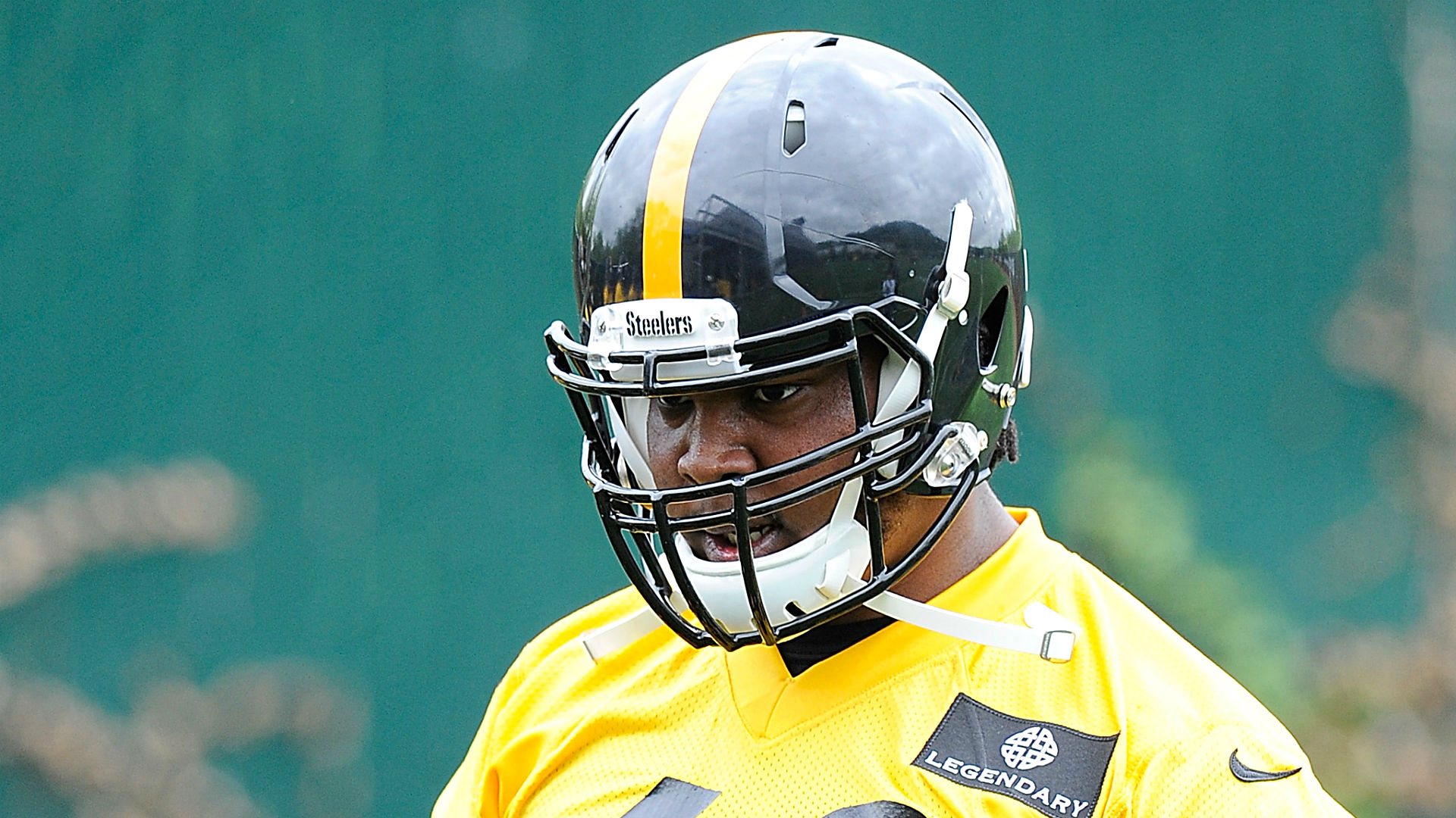 Steelers DE Stephon Tuitt goes from huge contract to possibly missing season with injury