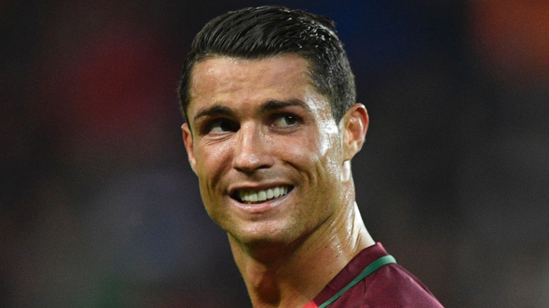 http://images.performgroup.com/di/library/omnisport/d2/42/cristiano-ronaldo-cropped_1teg06ukc2thq1rt8npxwifi5p.jpg?t=1826271765&quality=90&h=630