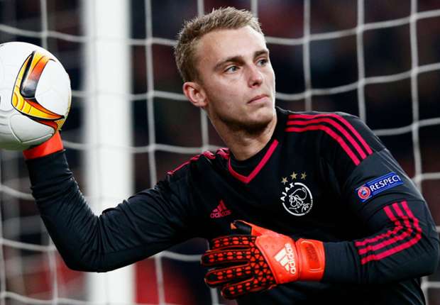 Cillessen set to fly out to Barca to complete move