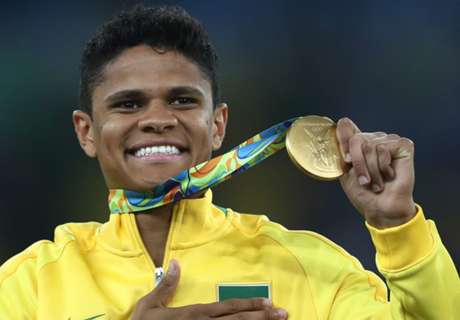 Douglas signs for Hamburg