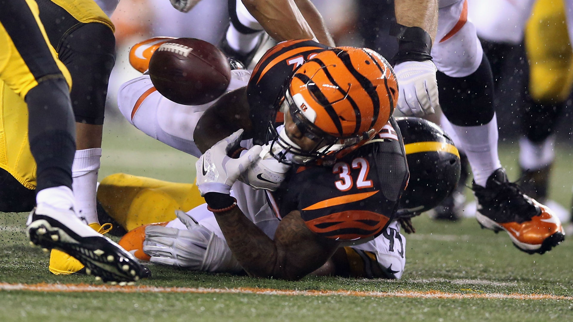 Relembrar Jeremy Hill = relembrar esse fumble idiota.