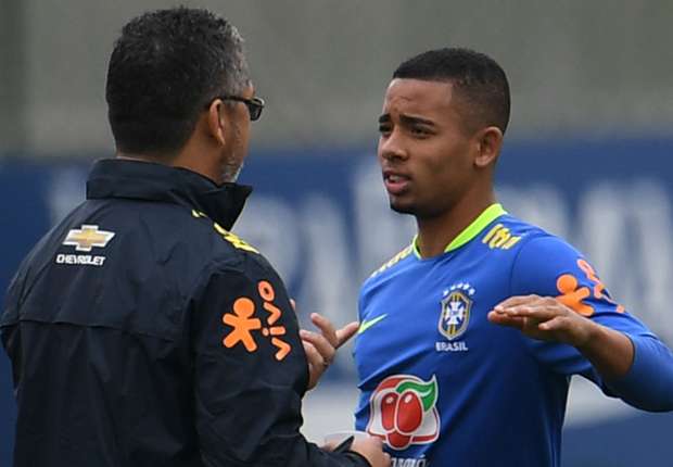 Neymar trying to persuade Gabriel Jesus to join Barcelona
