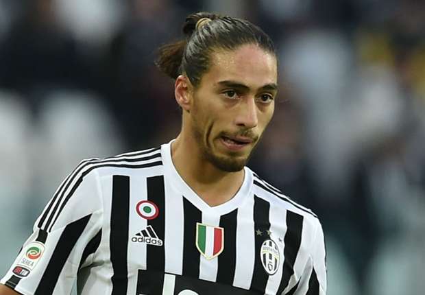 Napoli hold talks with Juventus's Caceres