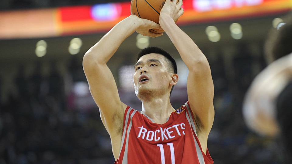 Rockets retire Yao Ming #39 s No 11 jersey NBA Sporting News