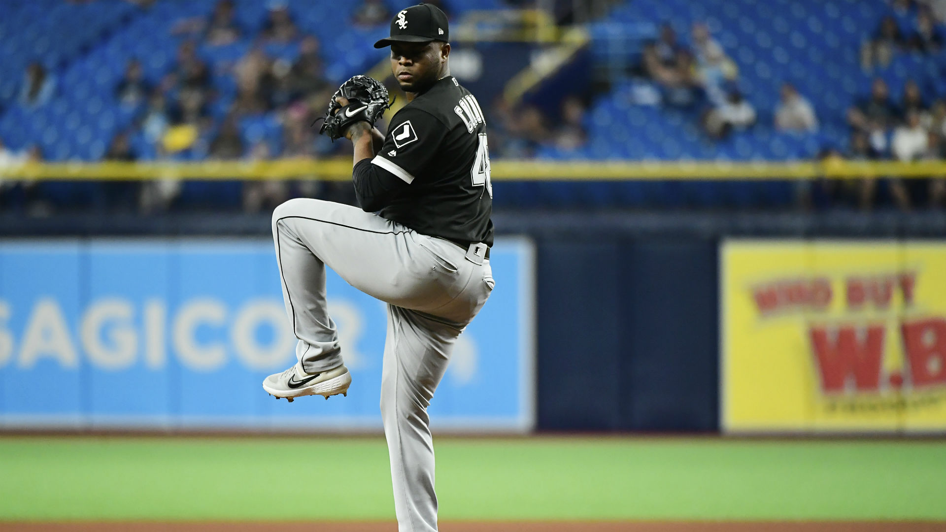MLB trade rumors: Phillies 'showing continued interest' in White Sox closer Alex Colome