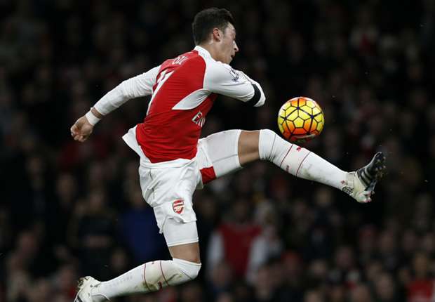 'Complete' Ozil has shades of Bergkamp, says Wenger