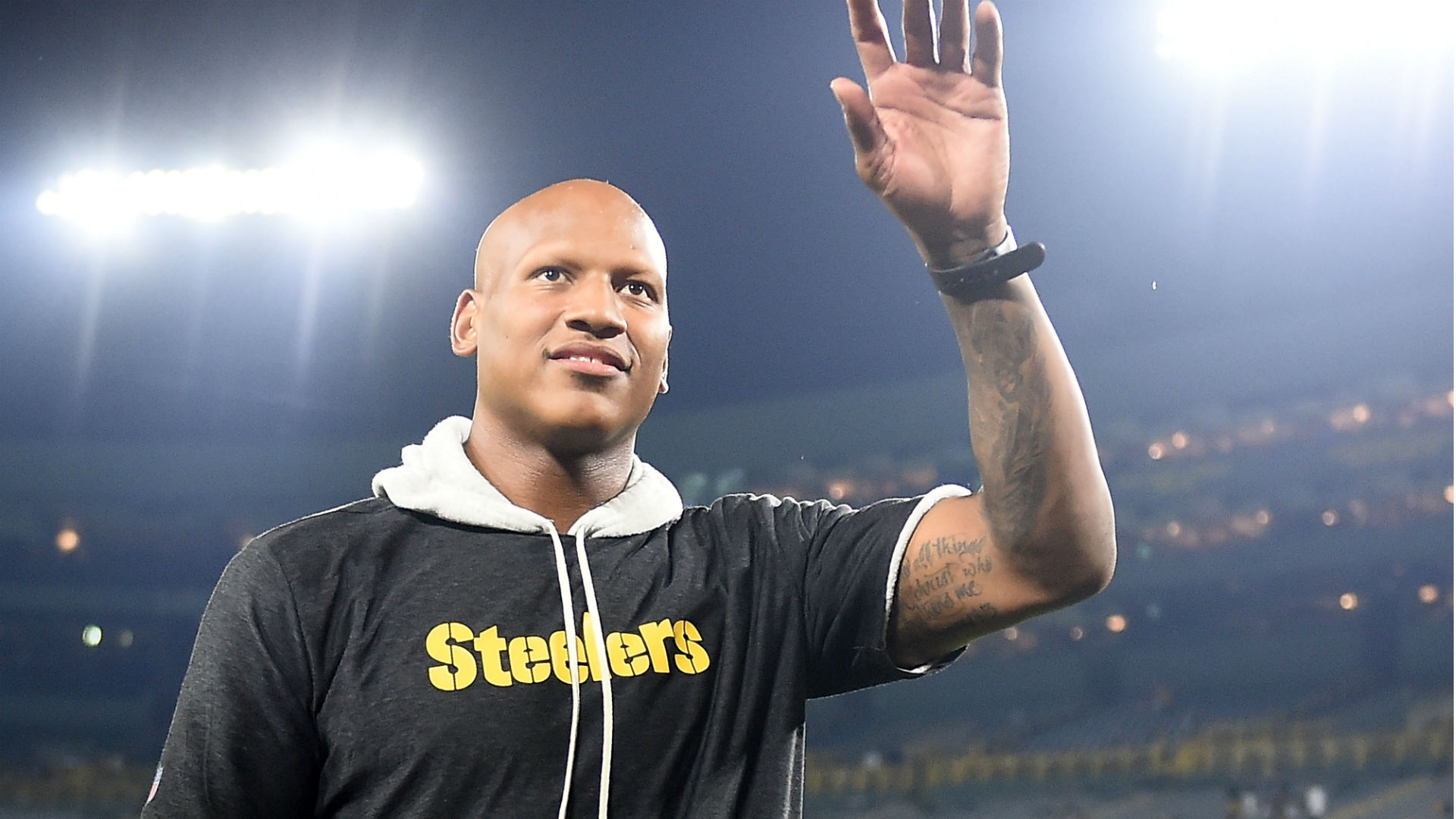 Steelers' Ryan Shazier dances at his wedding nearly 18 months after horrific injury