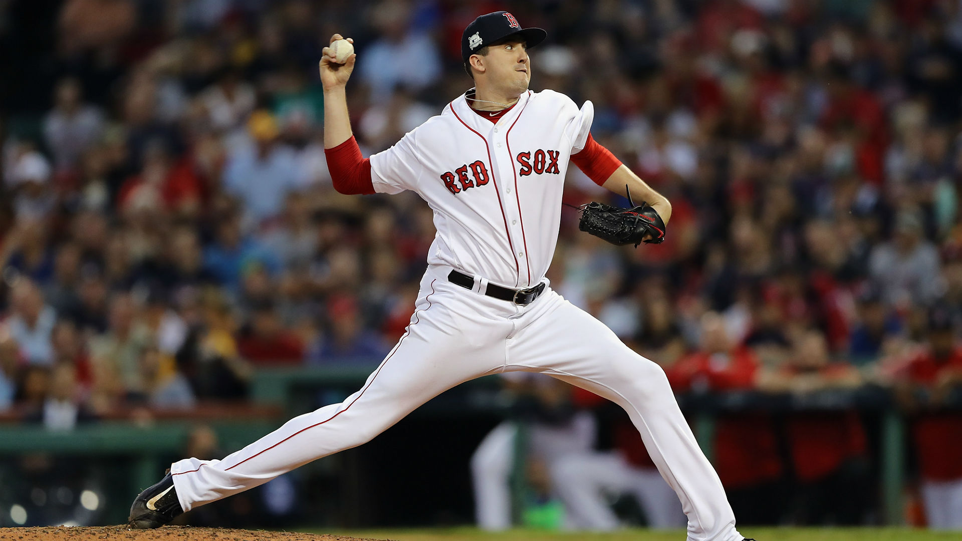 Red Sox reliever Smith injures shoulder throwing glove