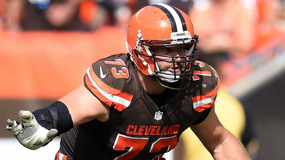 Triceps injury ends consecutivesnaps streak for Browns' Joe Thomas
