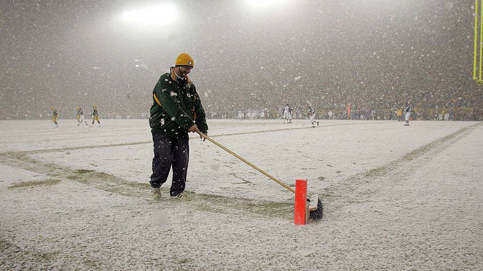 Packers need help shoveling snow in Lambeau Field stands NFL