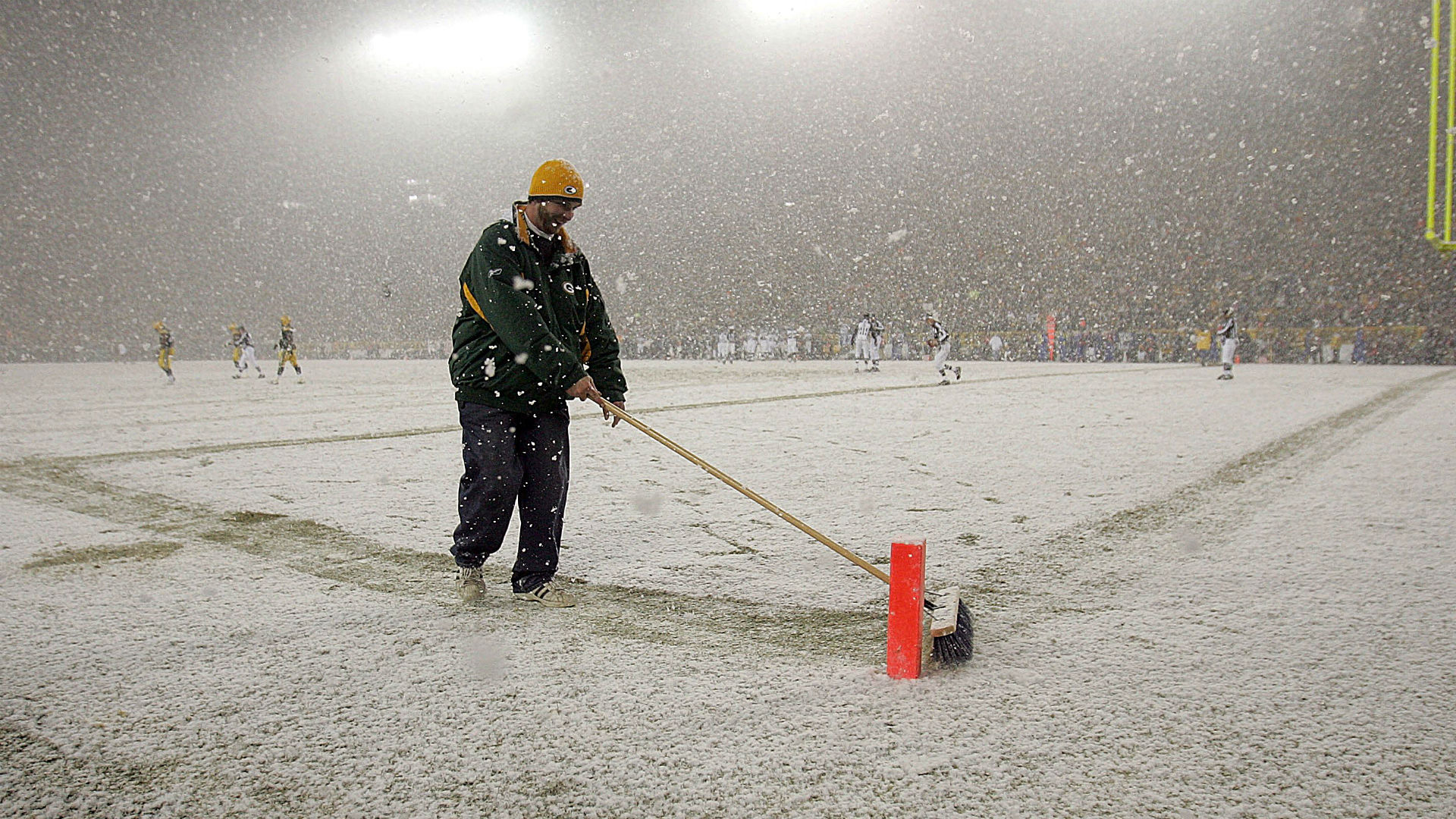 Packers need help shoveling snow in Lambeau Field stands NFL