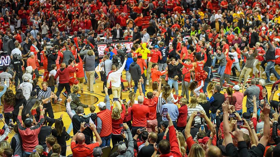 Watch West Virginia player punches Texas Tech fan NCAA Basketball