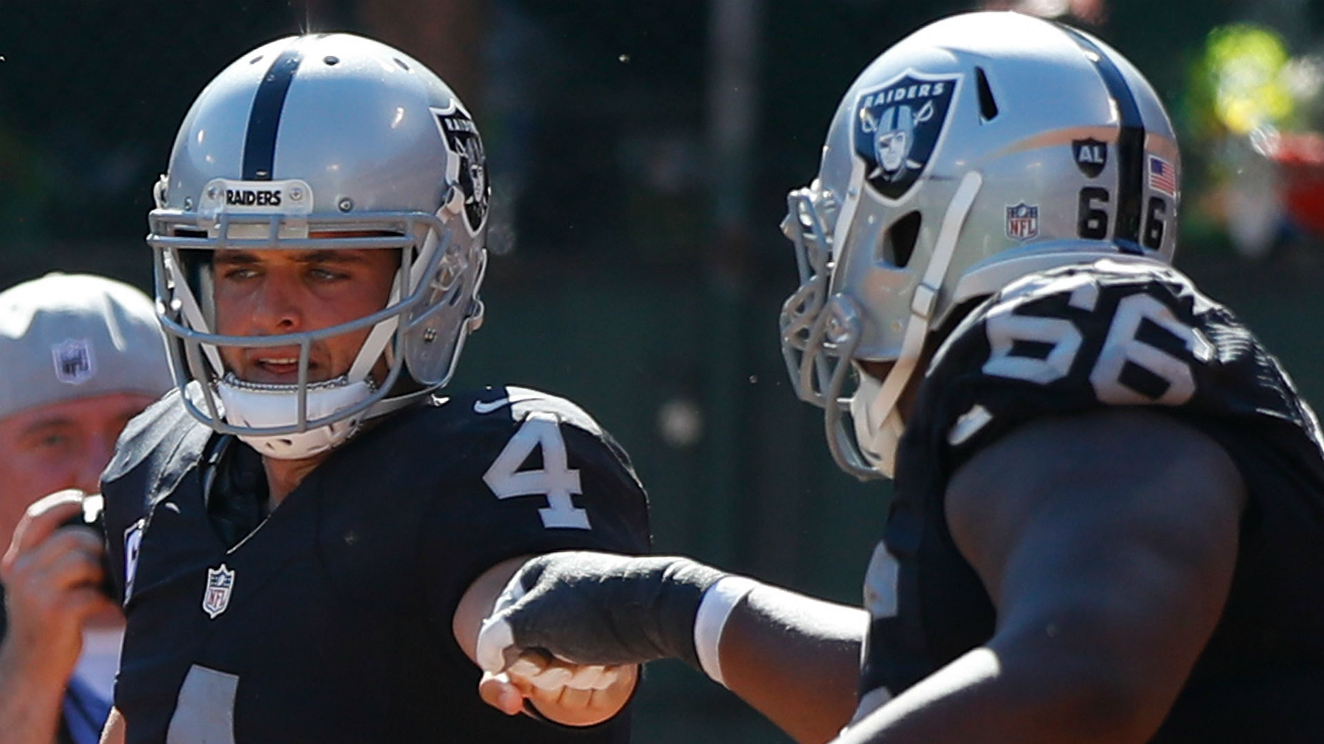 Derek Carr - Oakland Raiders - 2017 Player Profile