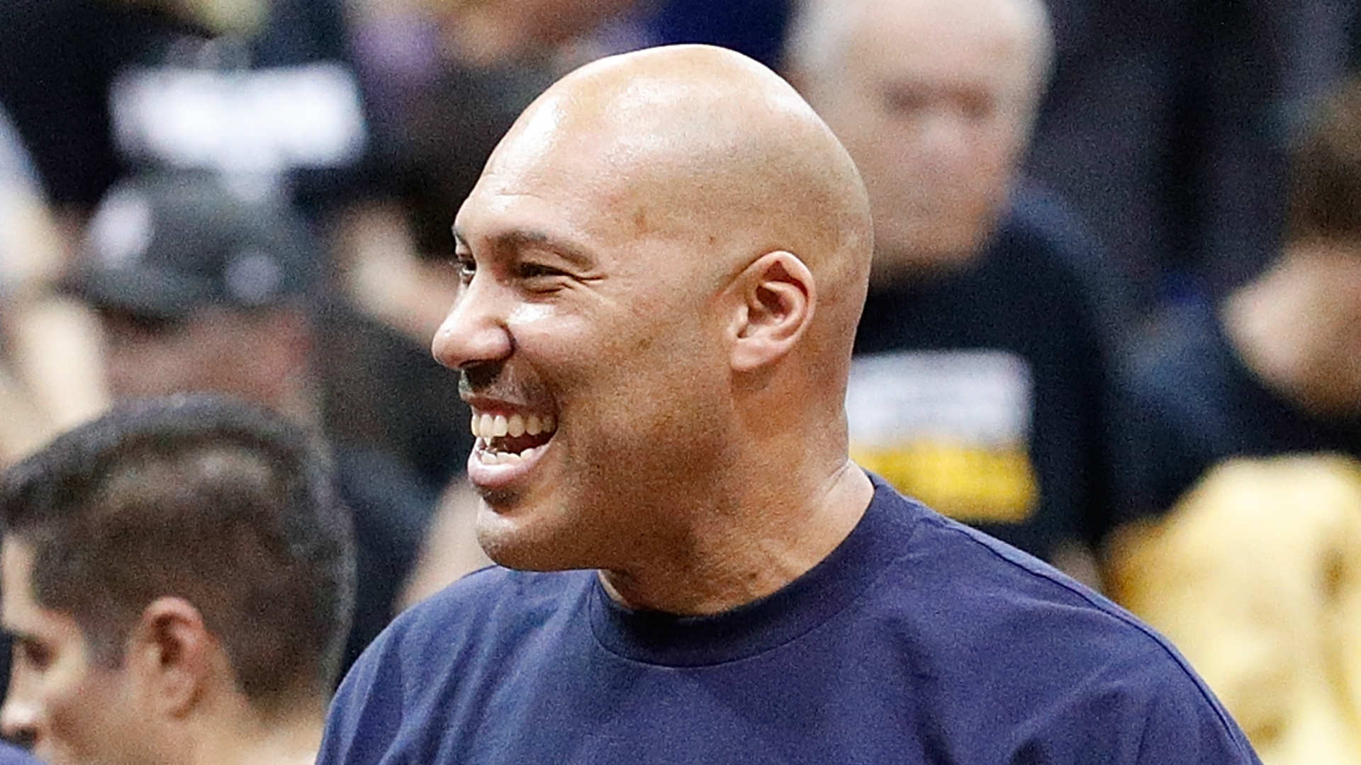 LaVar Ball Gives Halftime Speech To His AAU Team