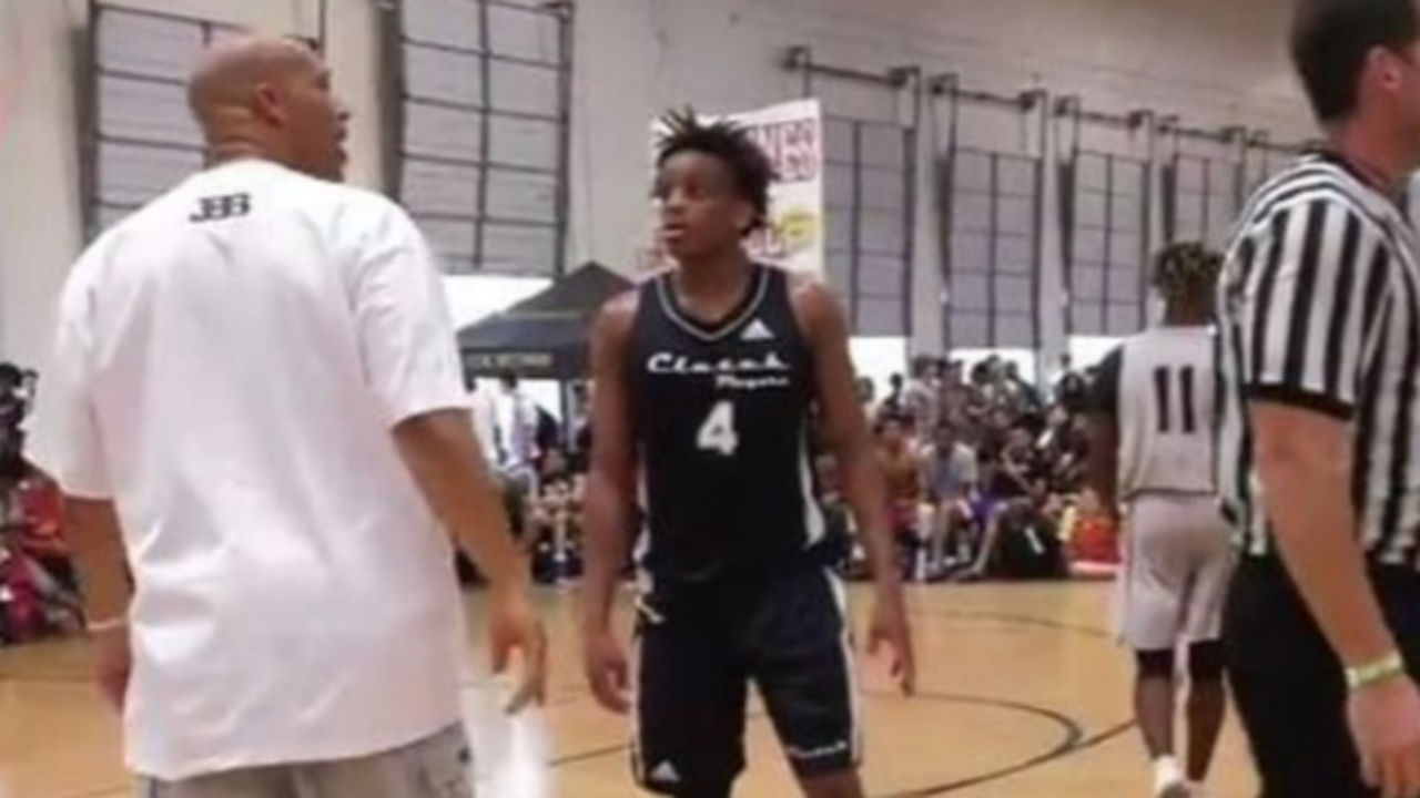 LaVar Ball gets technical at AAU game, pulls team off the court LaVar Ball gets technical at AAU game, pulls team off the court