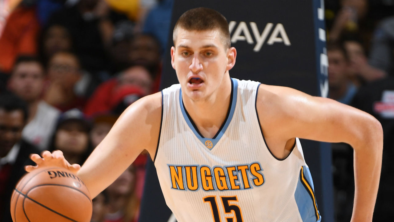 Jokic leads Nuggets past struggling Lakers