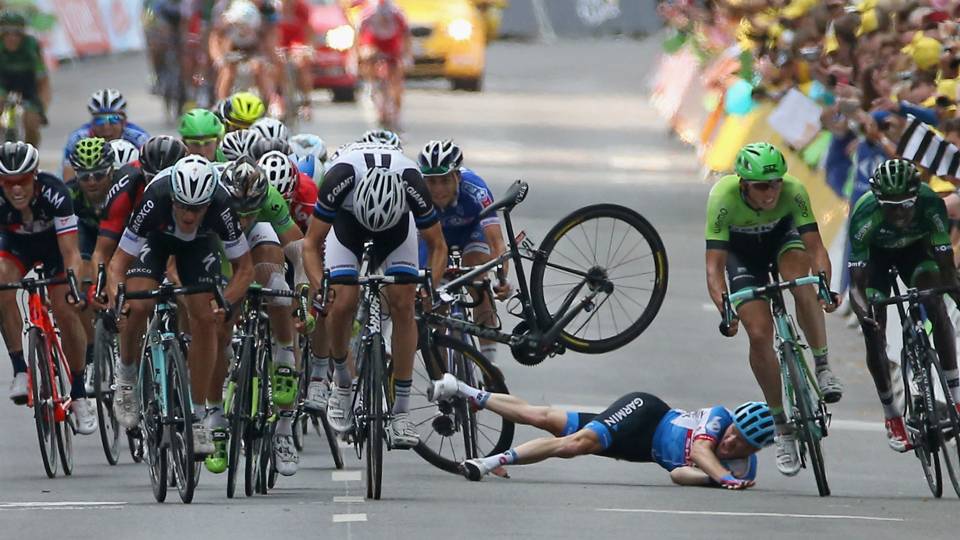 Tour De France Crash / Horrible Tour De France Crash Brings Down 20