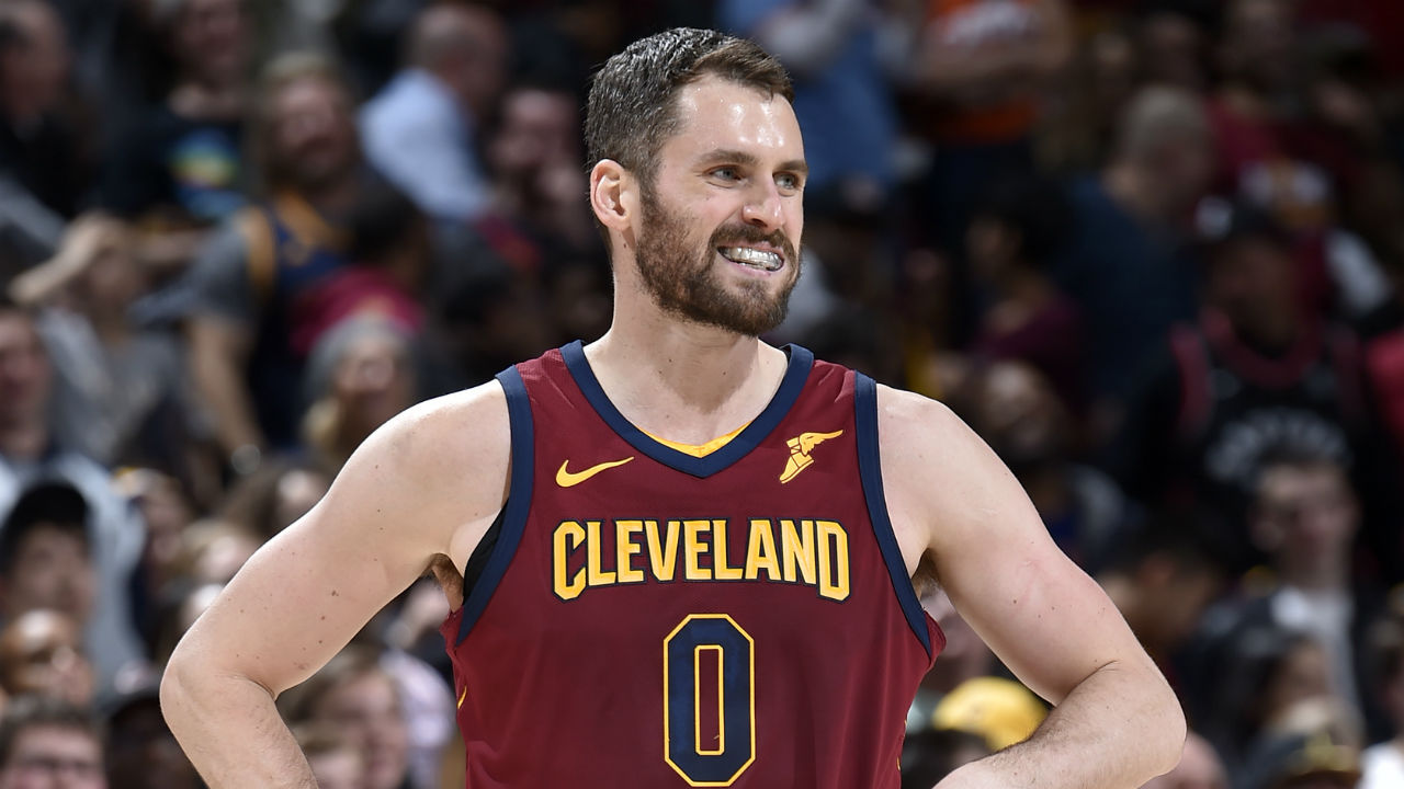 LeBron Matches MJ with 866th Straight Double-digit Game
