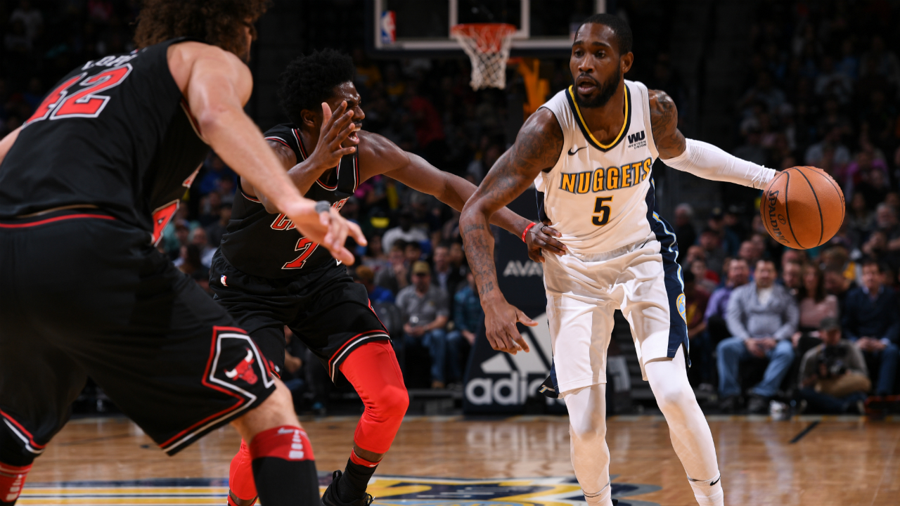 Nuggets' Nikola Jokic exits game vs. Bulls with left ankle sprain