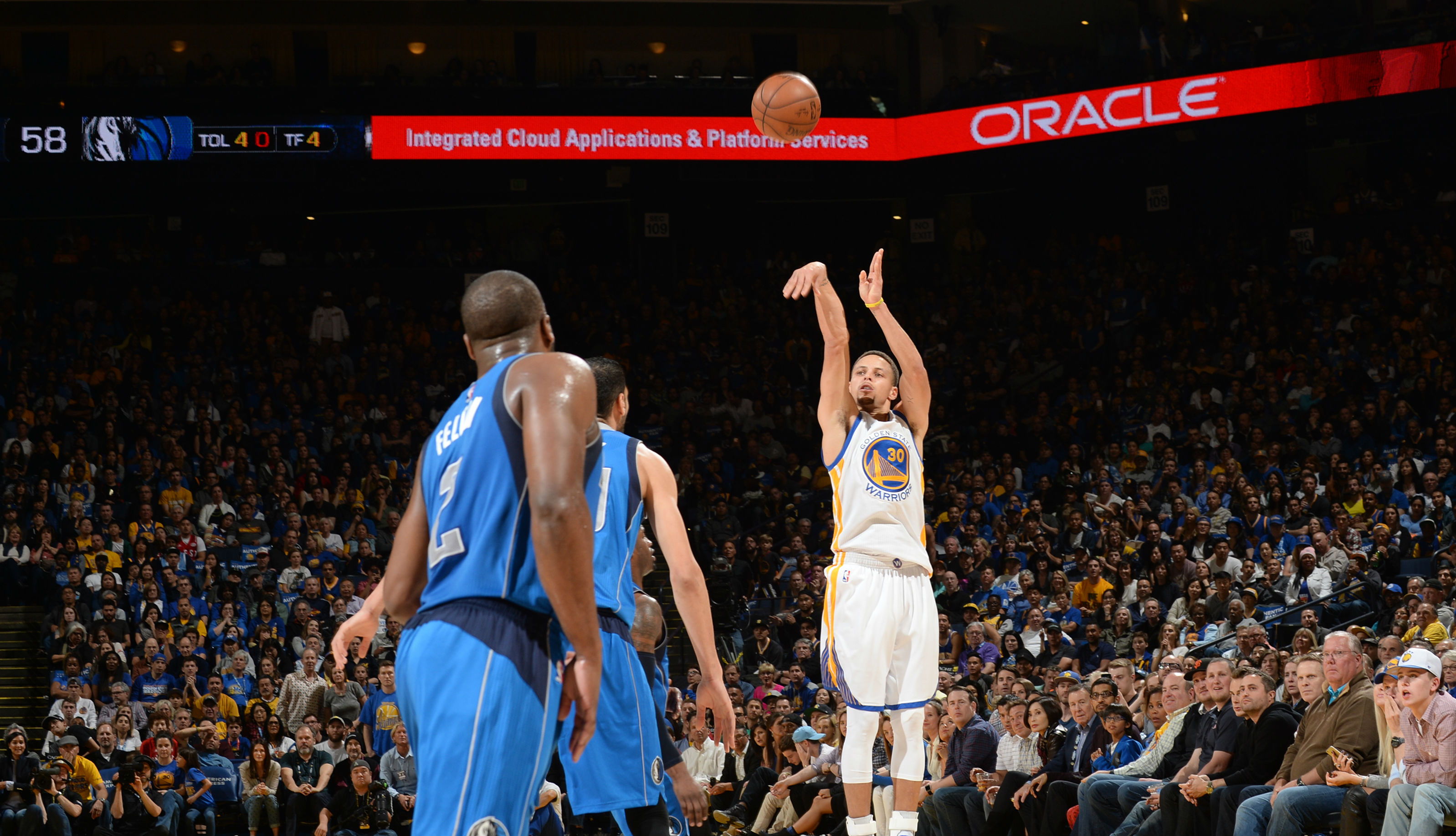 NBA | Curry Hits Another Three-point Buzzer-beater | SPORTAL