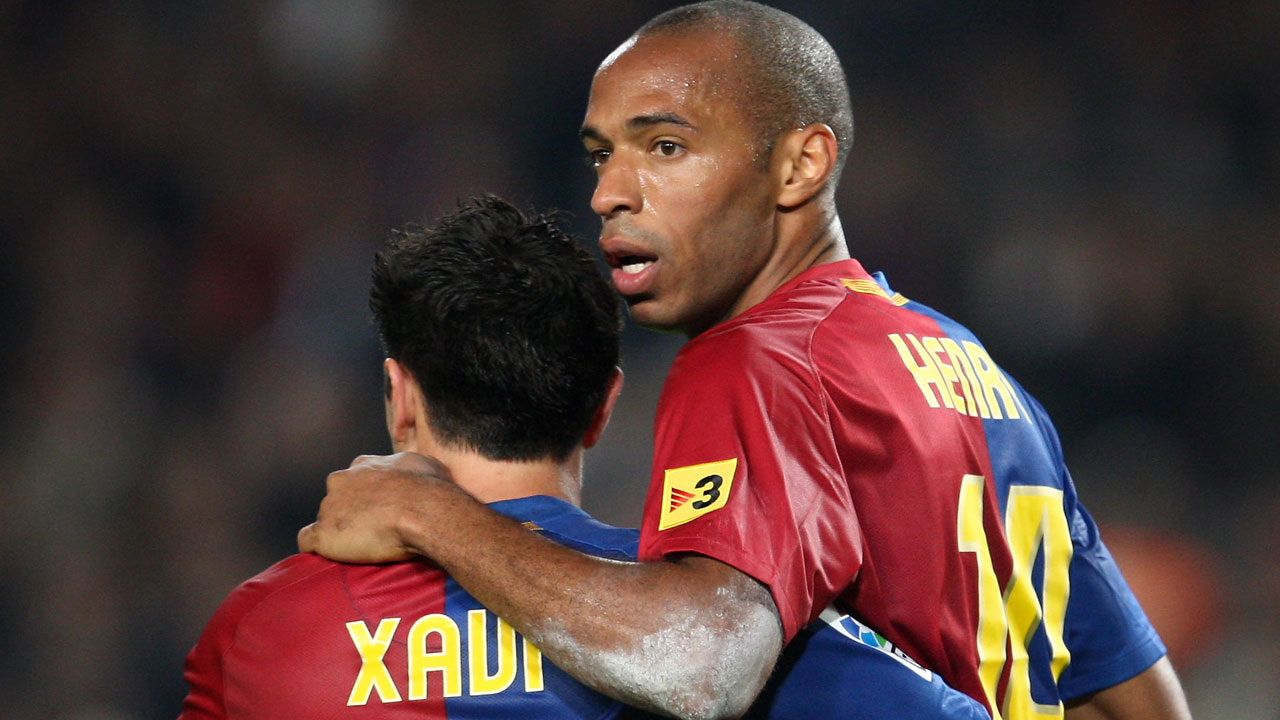 http://images.performgroup.com/di/library/sportal_com_au/f1/46/thierry-henry-xavi_jy188zz2g1qi17r2yl6jwvl6v.jpg?t=-1569491709w=500