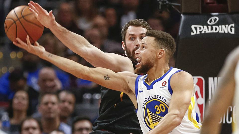 warriors vs cavs score results highlights from golden state s win at quicken loans arena