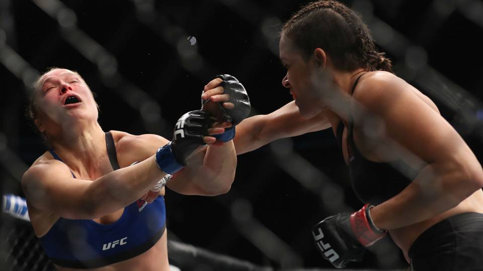 ronda-rousey-amanda-nunes-ftr-getty-imagesjpg_1mc3n9usnm42q18wkjjtq5694v.jpg