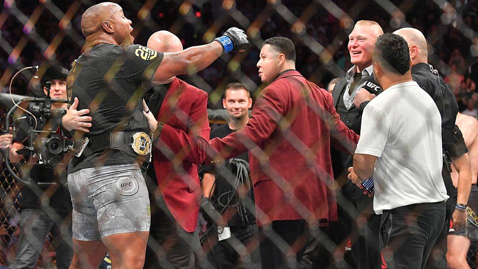 http://images.performgroup.com/di/library/sporting_news/1f/e9/cormier-lesnar-070818-getty-ftrjpg_3v7hhnscosn1v1lhtyl7ss6y.jpg?t=2016564468&w=960&quality=70