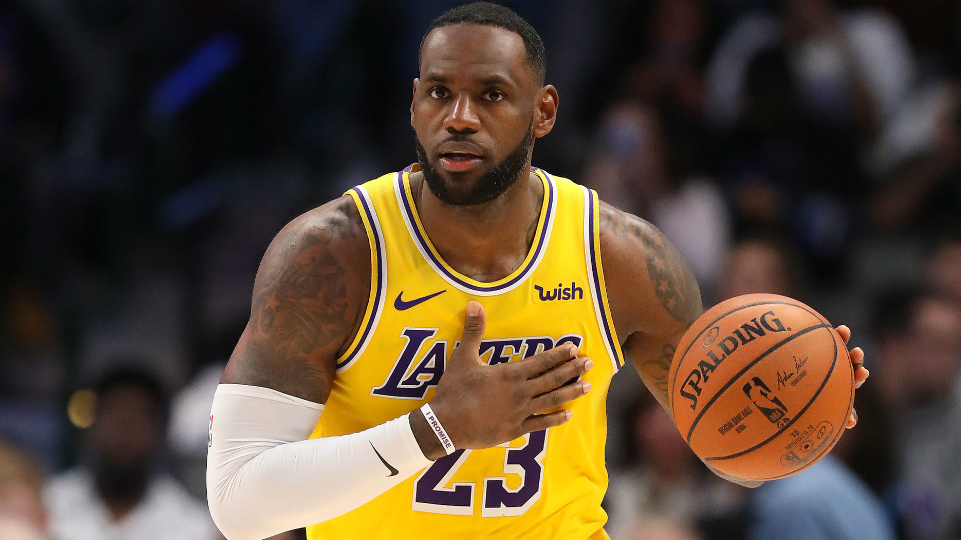 Lakers' LeBron James roasts trash-talking fan, slams critics after latest triple-double
