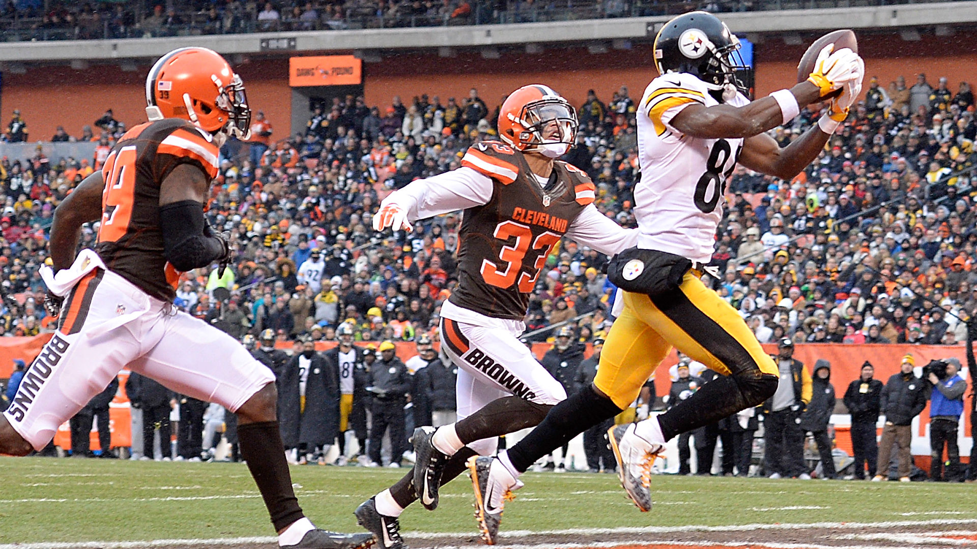 Steelers earn playoff berth, lose DeAngelo Williams