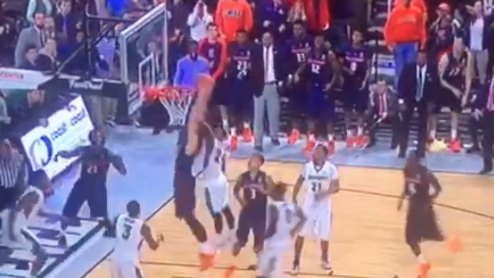 Illinois Has Chance To Beat Providence Misses Dunk Ncaa